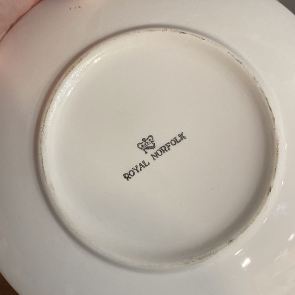 Plates & Mugs - Picture 5 of 8